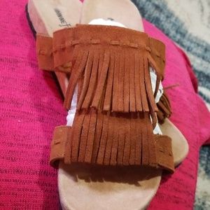 MINNETONKA FRINGED SANDALS